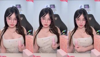 Bokep Indo Eksklusif Angel Chan Unboxing Dildo Geterin Susunya